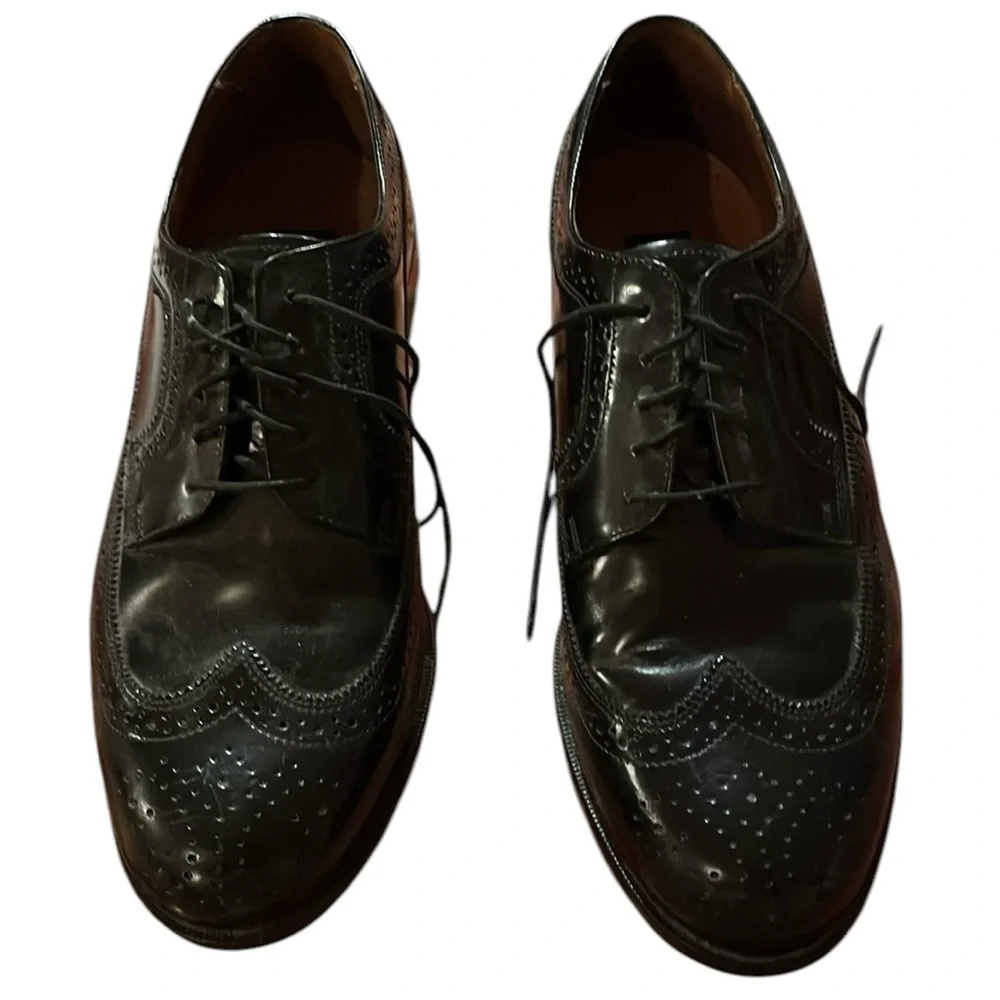 Bostonian Classics Men’s size 10.5 Wide black leather lace up wing tip shoes